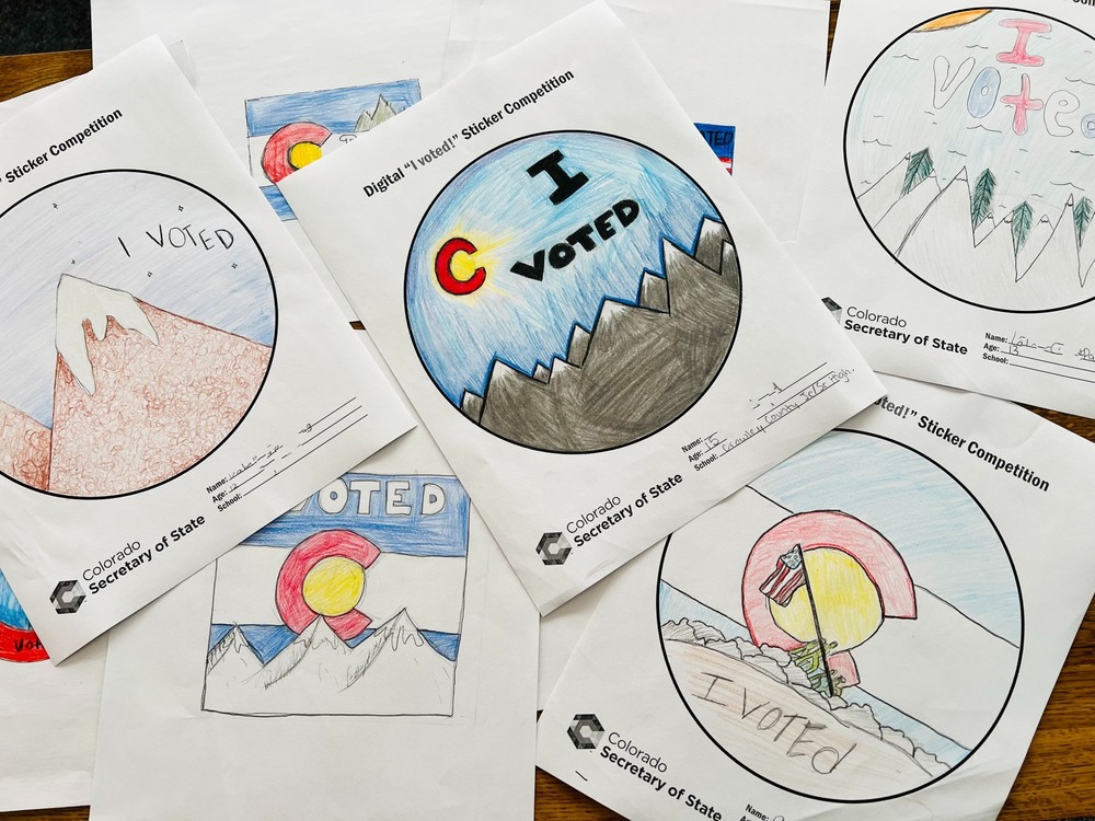 Junior High Students Participate in the "I Voted" Sticker Contest ✔️​🐴​🇺🇸